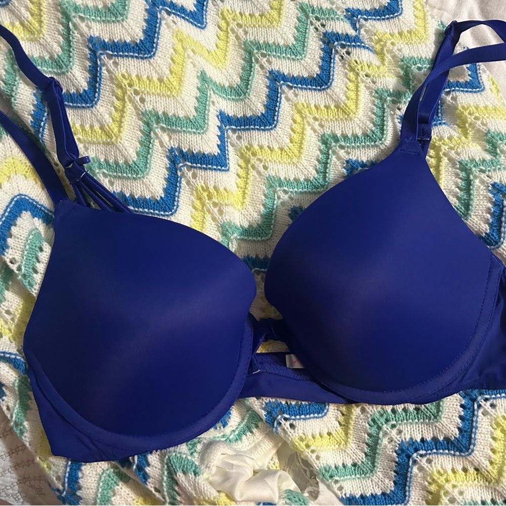 Victoria’s Secret Pink bra